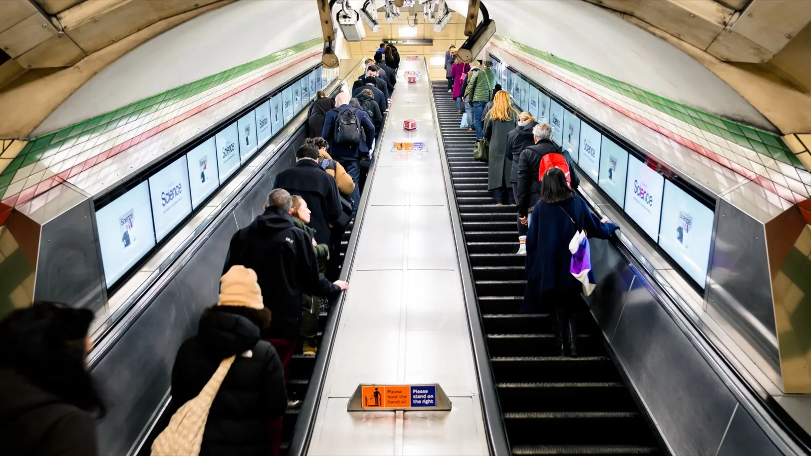 Rail advertising ribbon and digital panels in a London station